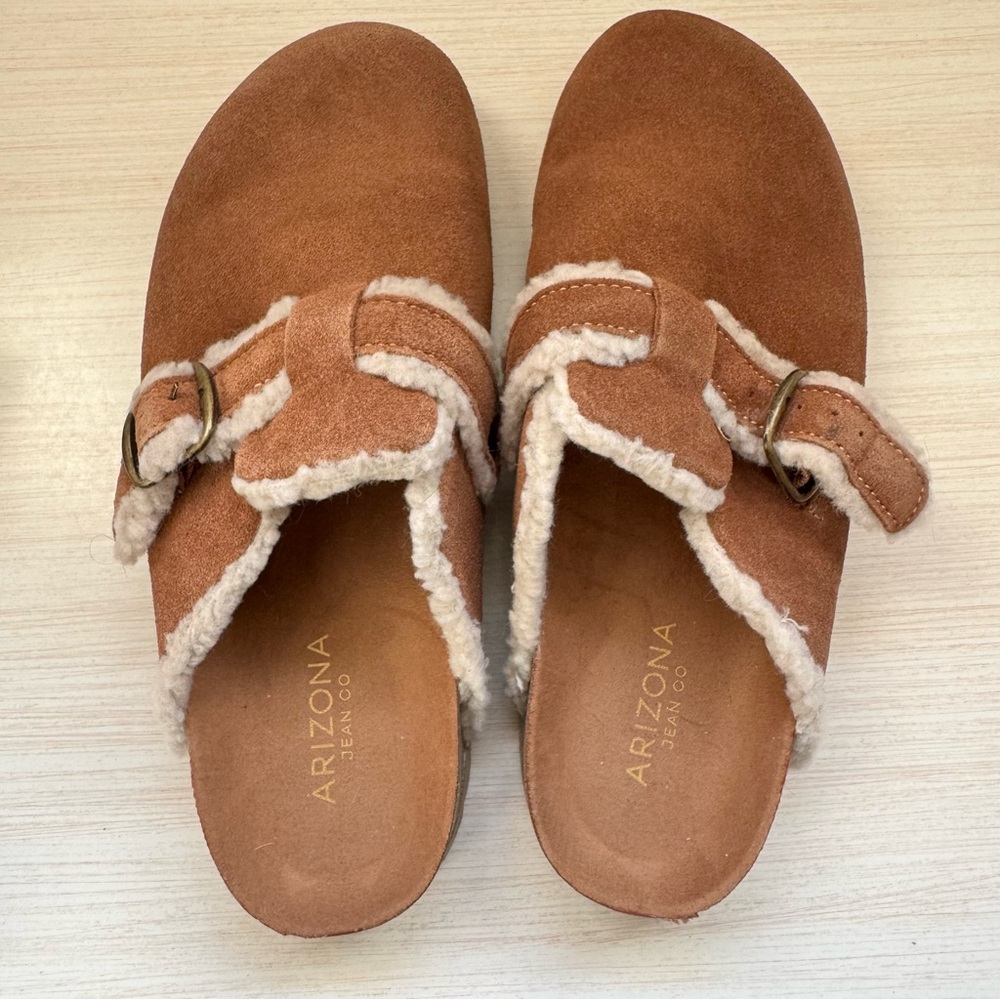 Arizona Jean Company Women's Tan Suede Slip-On Shoes size 7.5